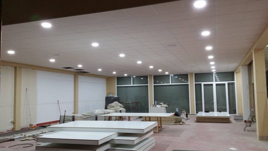 Instalación en naves industriales luminaria - Electricistas en Córdoba