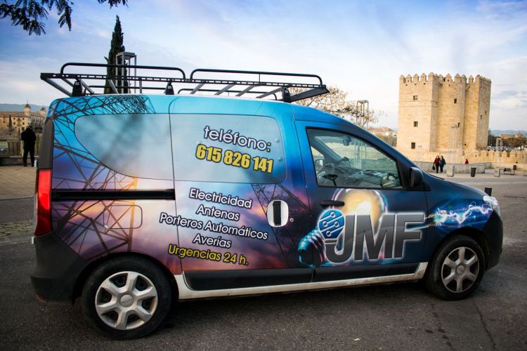 Furgoneta Servicios Eléctricos JMF Electricistas en Córdoba - Electricistas en Córdoba